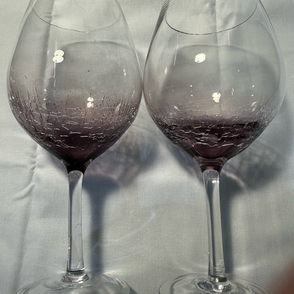2 Clear/grape crackle glass red wine glasses